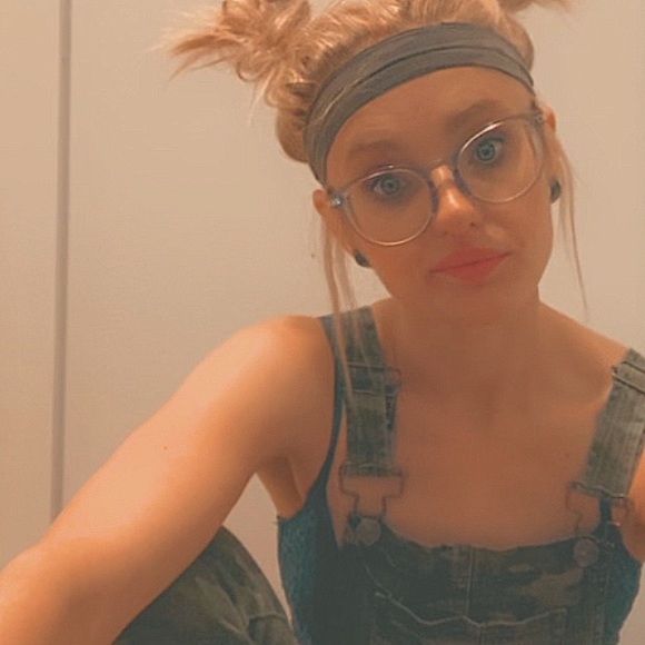 Meet your Posher, Janice - Picture 1 of 11